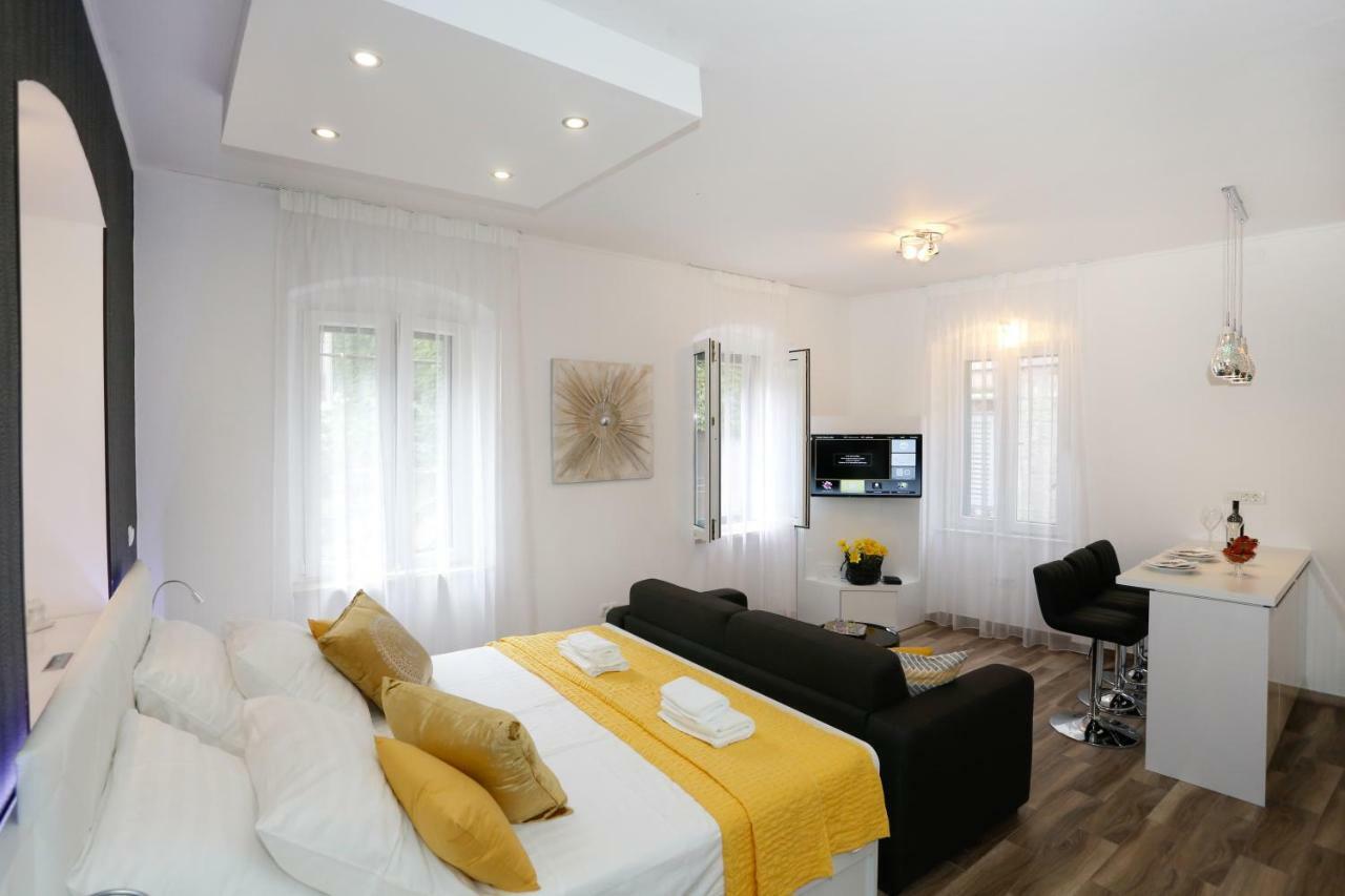 Studio Apartman Fictilis Apartment Split Bagian luar foto